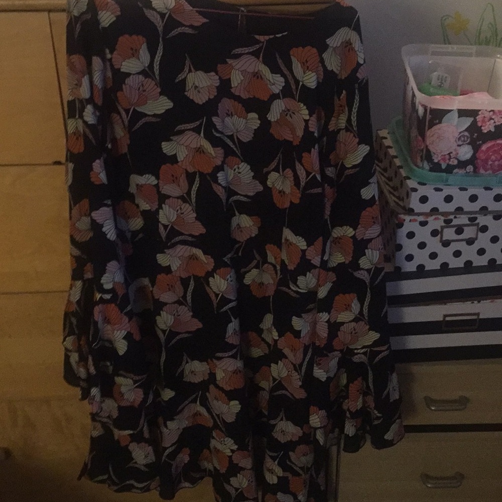 Whomwhat wear floral dress